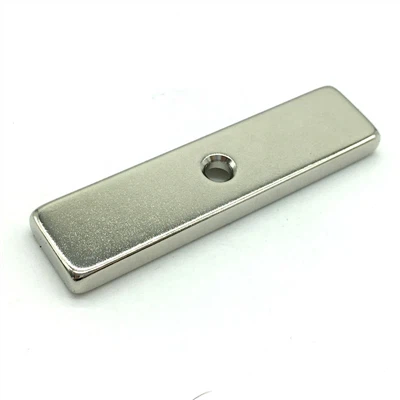 Blockmagnet mit Senkung für Motor